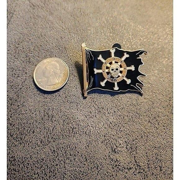 Disney Pirate Skull Flag Pirates of the Caribbean Pin - Picture 2 of 3